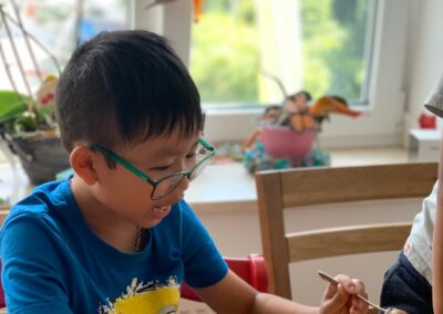 Pizza selbst gemacht, gemeinsam mit Ferienkindern